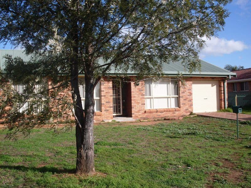 11 Georgefield Drive, PARKES NSW 2870, Parkes - Thumbnail 2