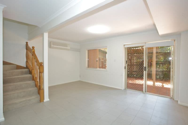25 Grosvenor Street, YEERONGPILLY QLD 4105, Yeerongpilly - Thumbnail 2