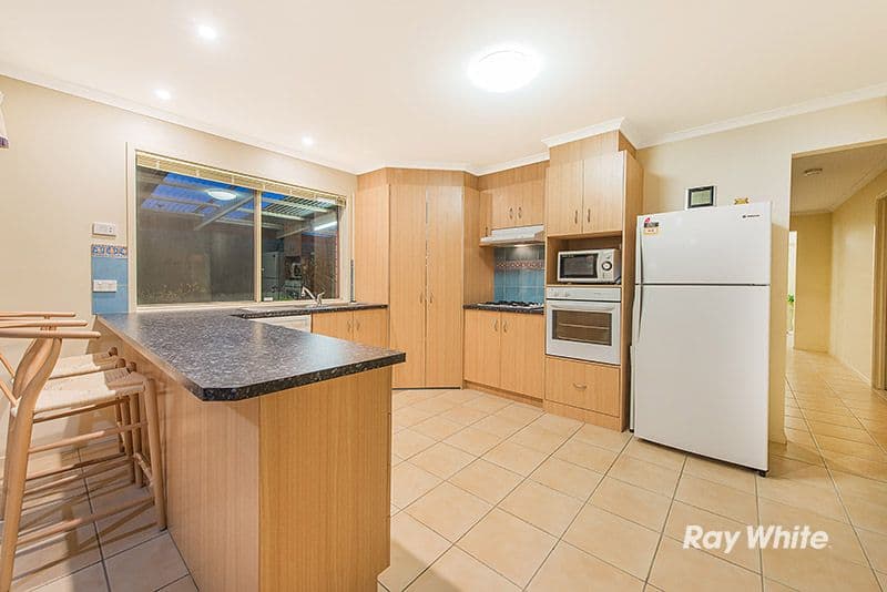 27 Masterton Place, Cranbourne East VIC 3977, Cranbourne East - Thumbnail 2