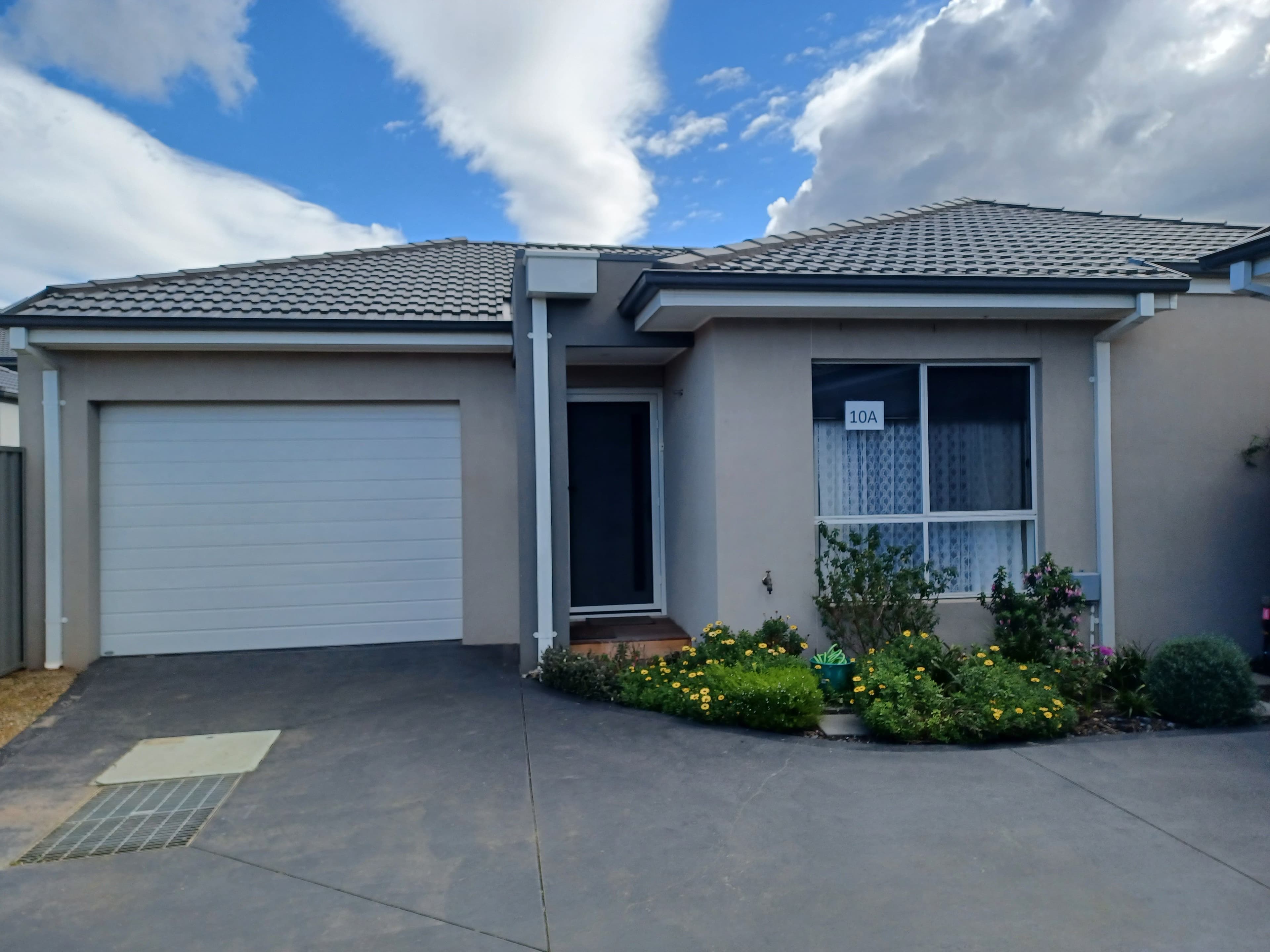 42 Picnic Avenue, Clyde North - Image 1