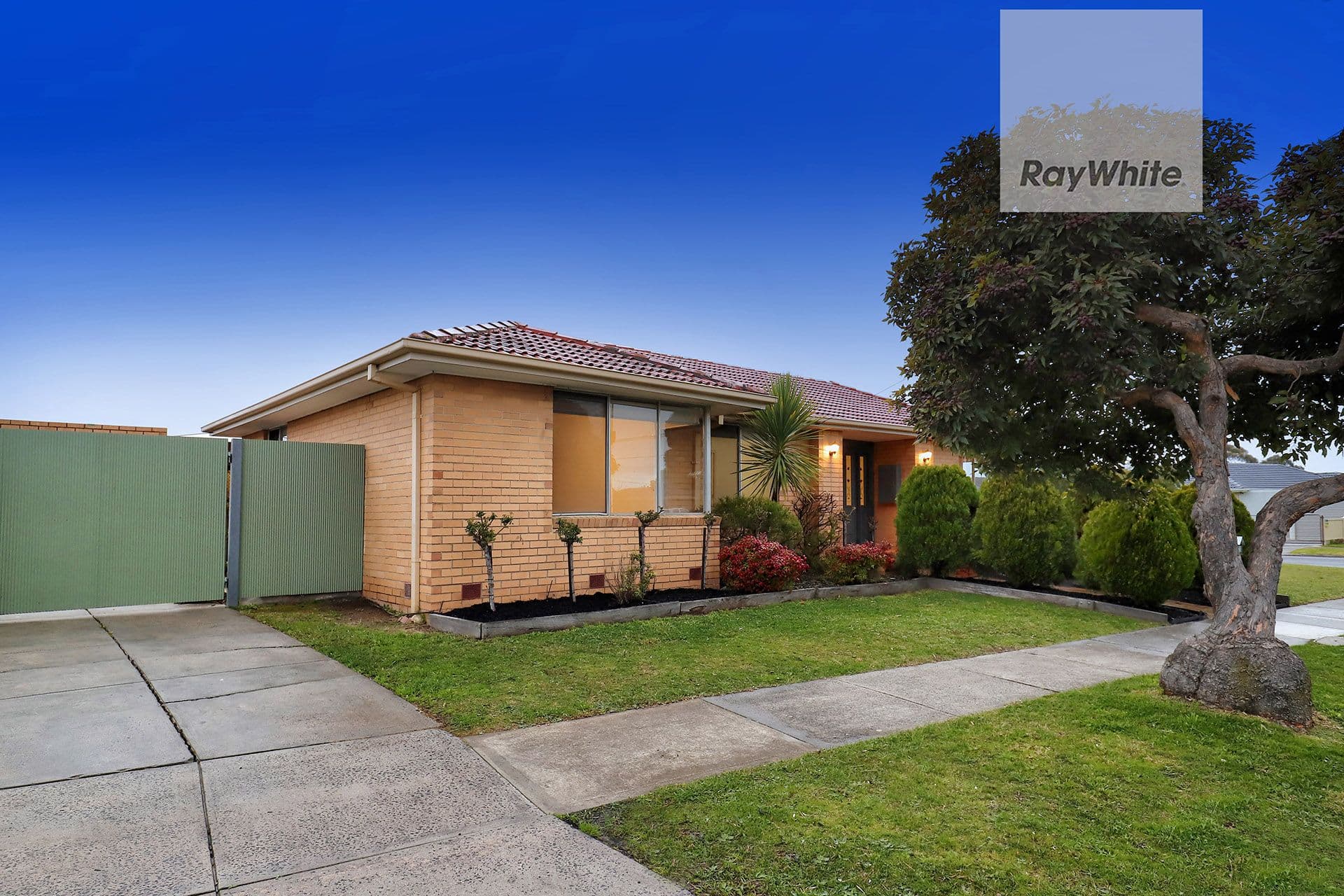 23 Burbank Avenue, Gladstone Park VIC 3043, Gladstone Park - Thumbnail 3