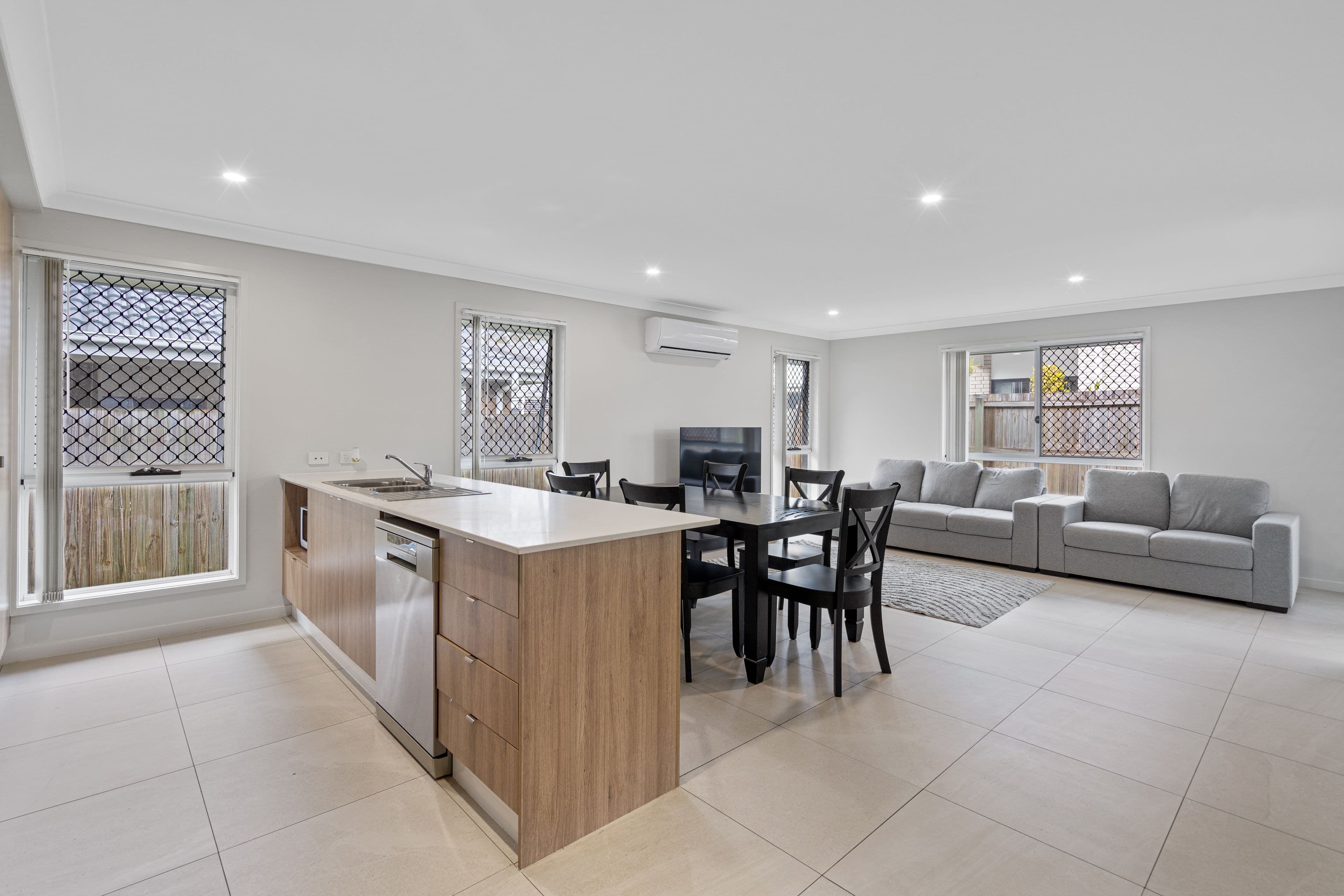 8 Maranoa Street, Logan Reserve QLD 4133, Logan Reserve - Thumbnail 3