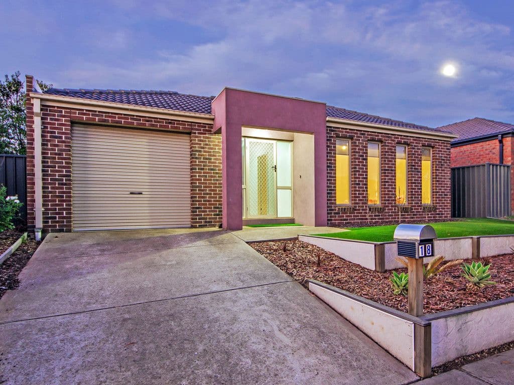 18 Dawson Crescent, Wyndham Vale VIC 3024, Wyndham Vale - Thumbnail 2