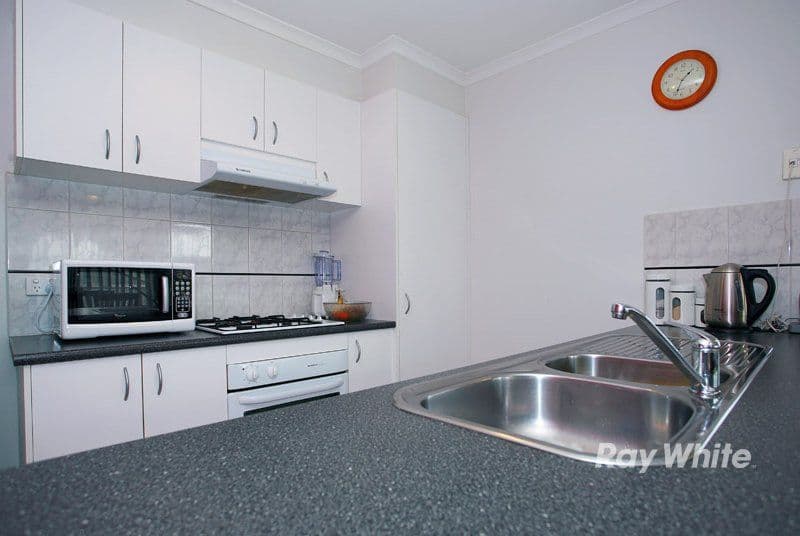 31 Linda Drive, CRANBOURNE VIC 3977, Cranbourne West - Thumbnail 3