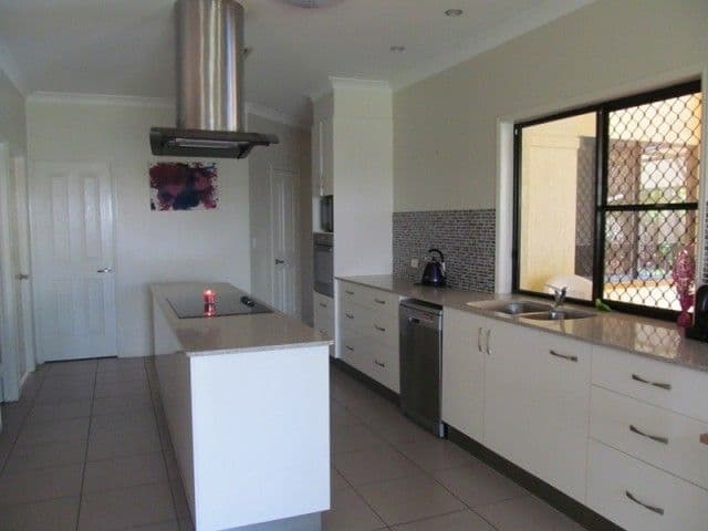 21 Kidd Street, Emerald QLD 4720, Emerald - Thumbnail 2