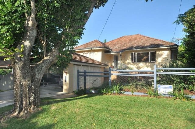 18  Weal Avenue, TARRAGINDI QLD 4121, Tarragindi - Thumbnail 2