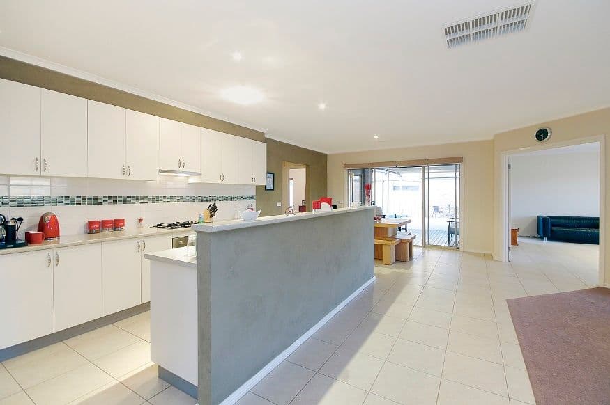 110 Rossack Drive, WAURN PONDS VIC 3216, Waurn Ponds - Thumbnail 3