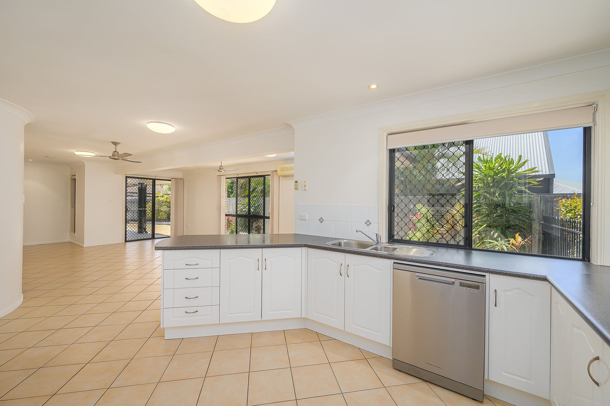 2 Kensington Place, Kin Kora QLD 4680, Kin Kora - Thumbnail 4
