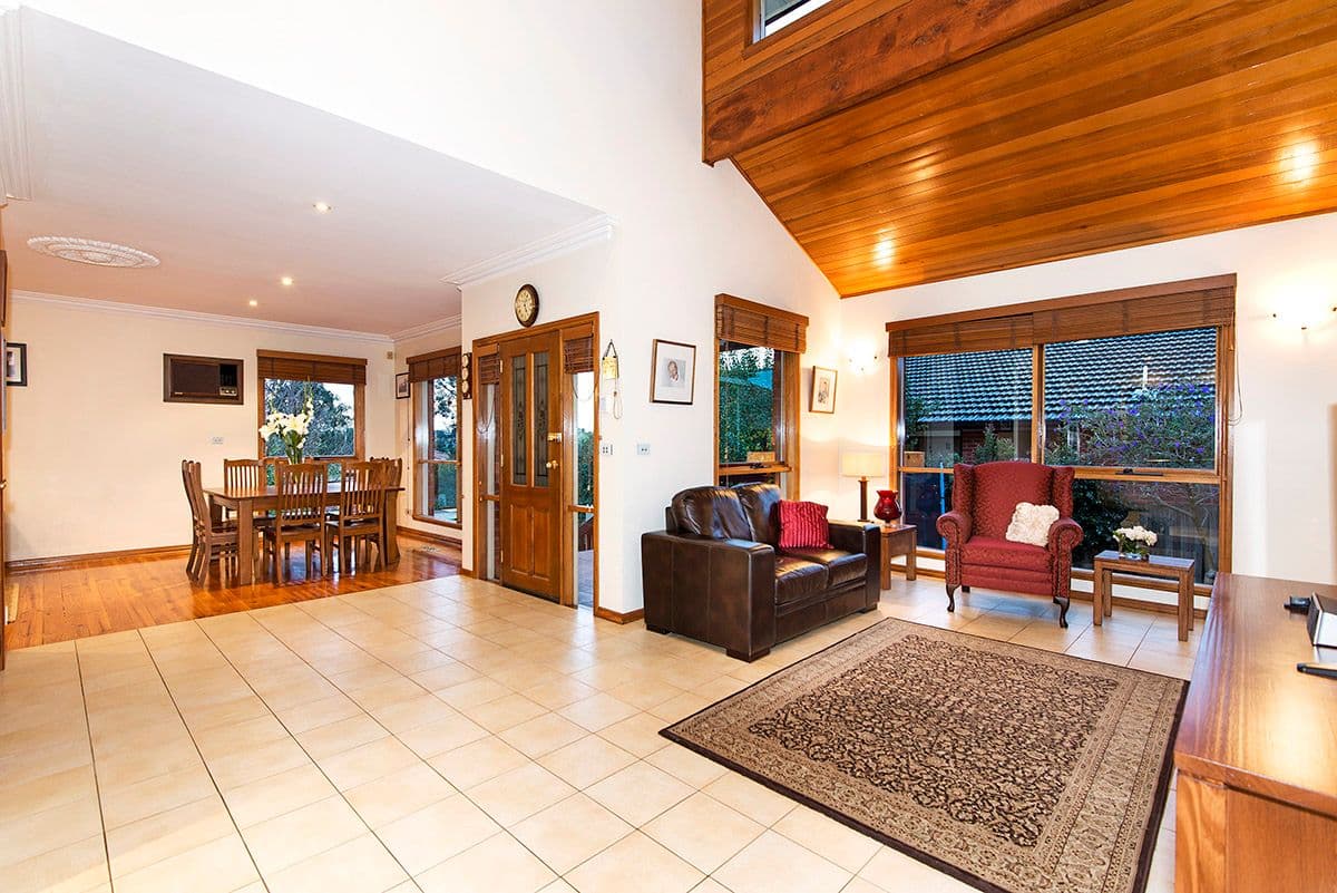 6 Bowman Drive, MILL PARK VIC 3082, Mill Park - Thumbnail 5
