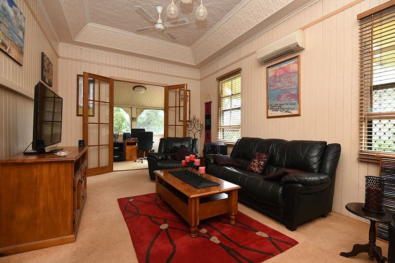 210 Campbell Street, Newtown QLD 4350, Newtown - Thumbnail 2