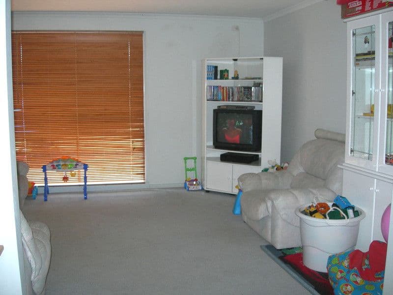 76 Darlingsford Boulevard, MELTON VIC 3337, Melton - Thumbnail 4