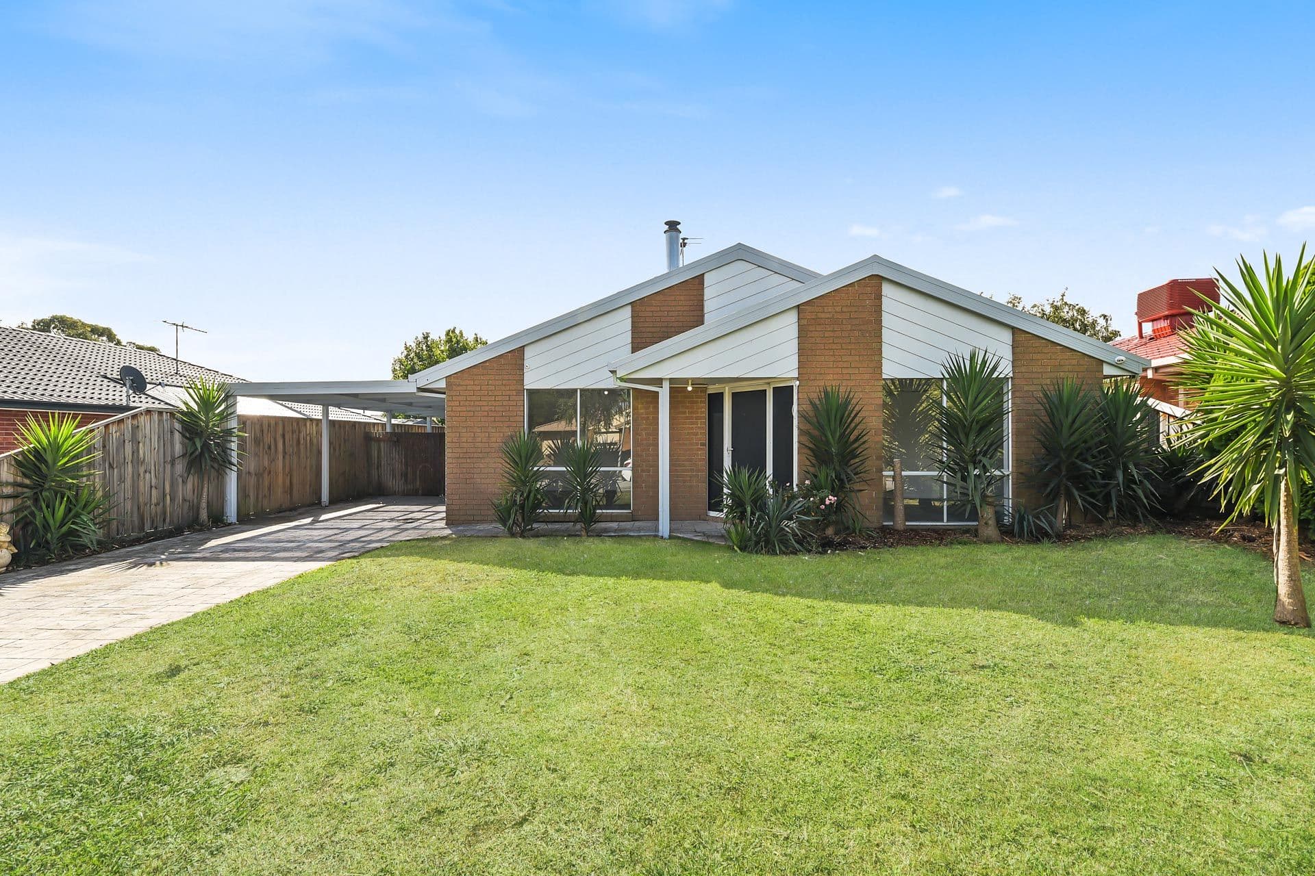 2 Loretta Crt, Seabrook - Image 1