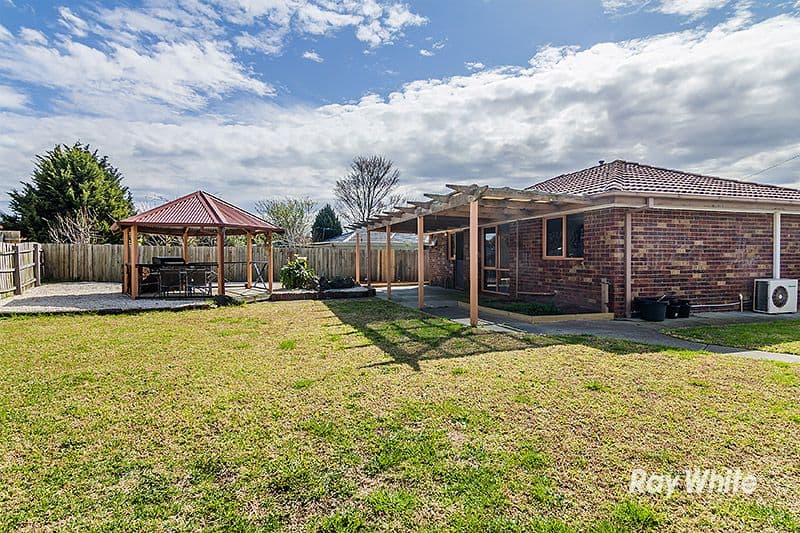 17 Jindalee Gardens, Cranbourne West VIC 3977, Cranbourne West - Thumbnail 2