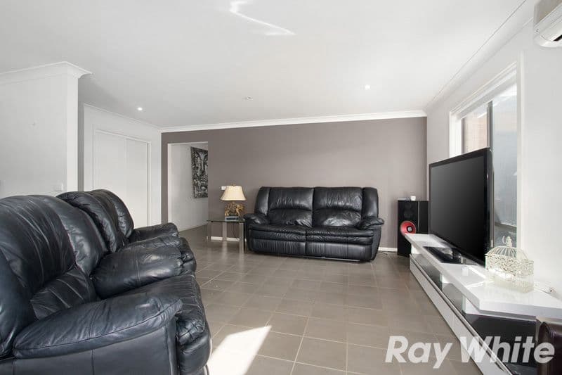 8 Tangelo Terrace, Pakenham VIC 3810, Pakenham - Thumbnail 2