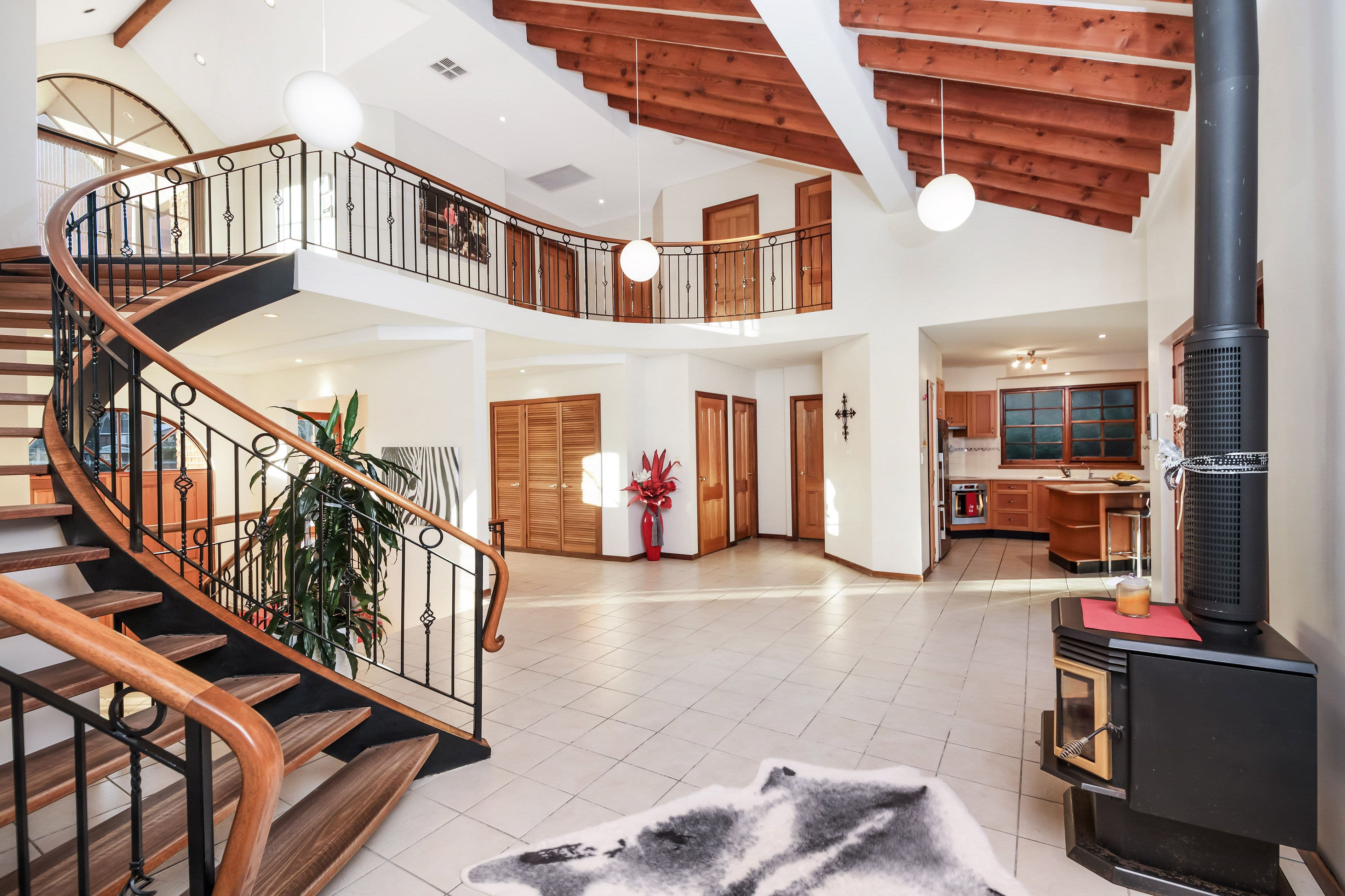 41 Caroline Crescent, Georges Hall - Thumbnail 2