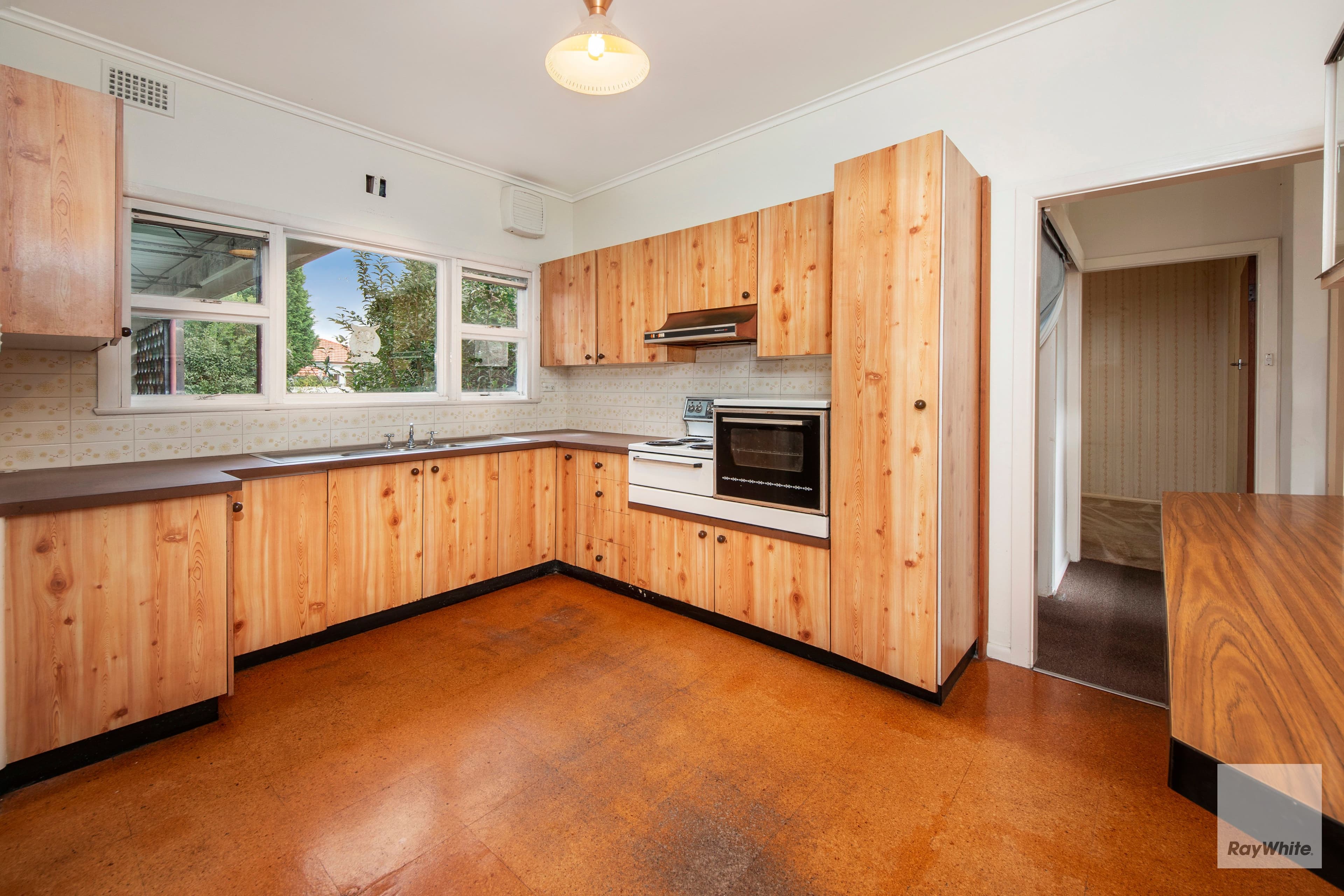 8 Burleigh Avenue, Caringbah NSW 2229, Caringbah - Thumbnail 3