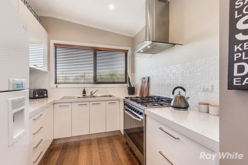 40 Howitt Avenue, Corio VIC 3214, Corio - Thumbnail 2