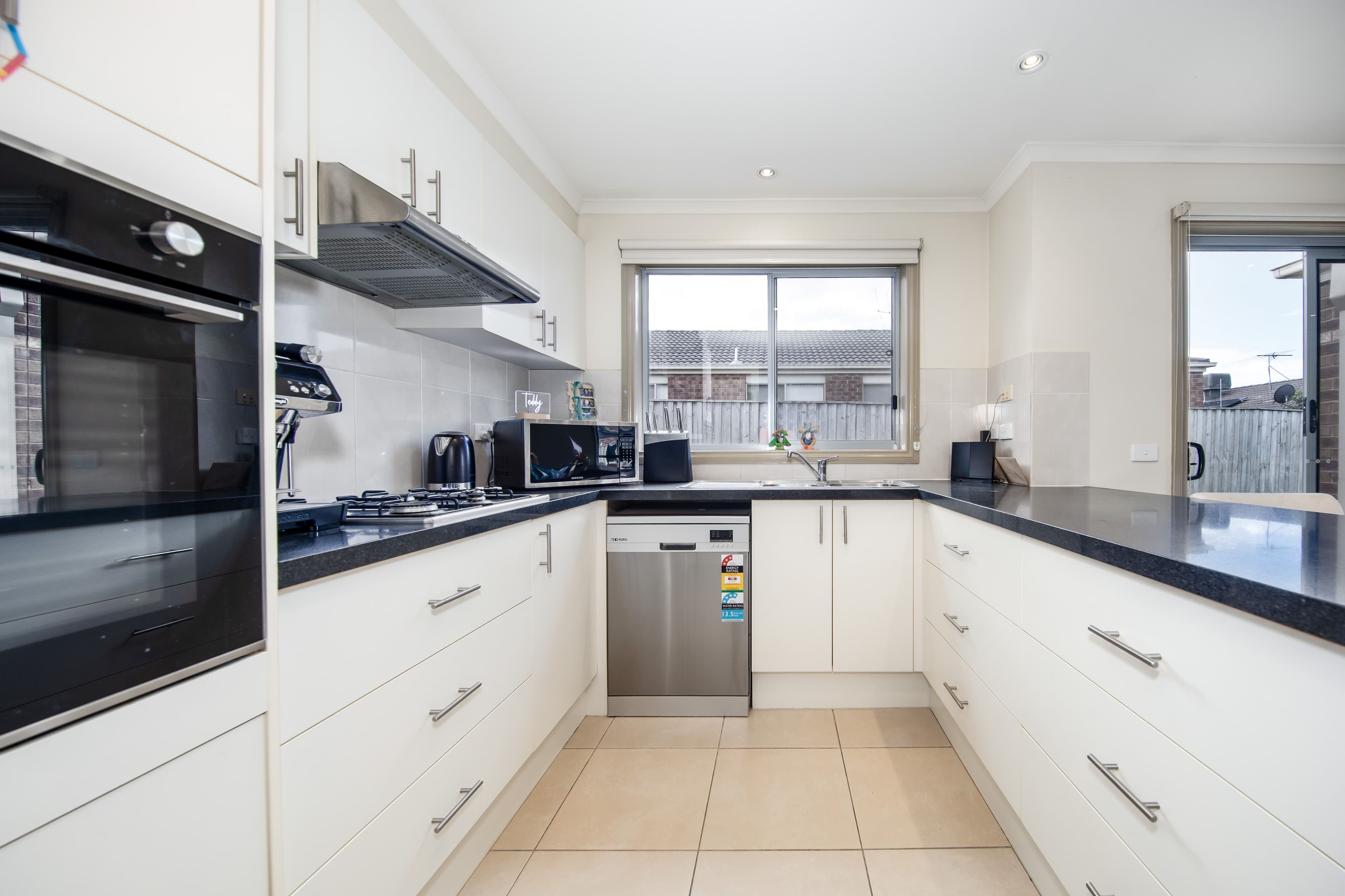 4 Gabbo Court, Sunbury VIC 3429, Sunbury - Thumbnail 3