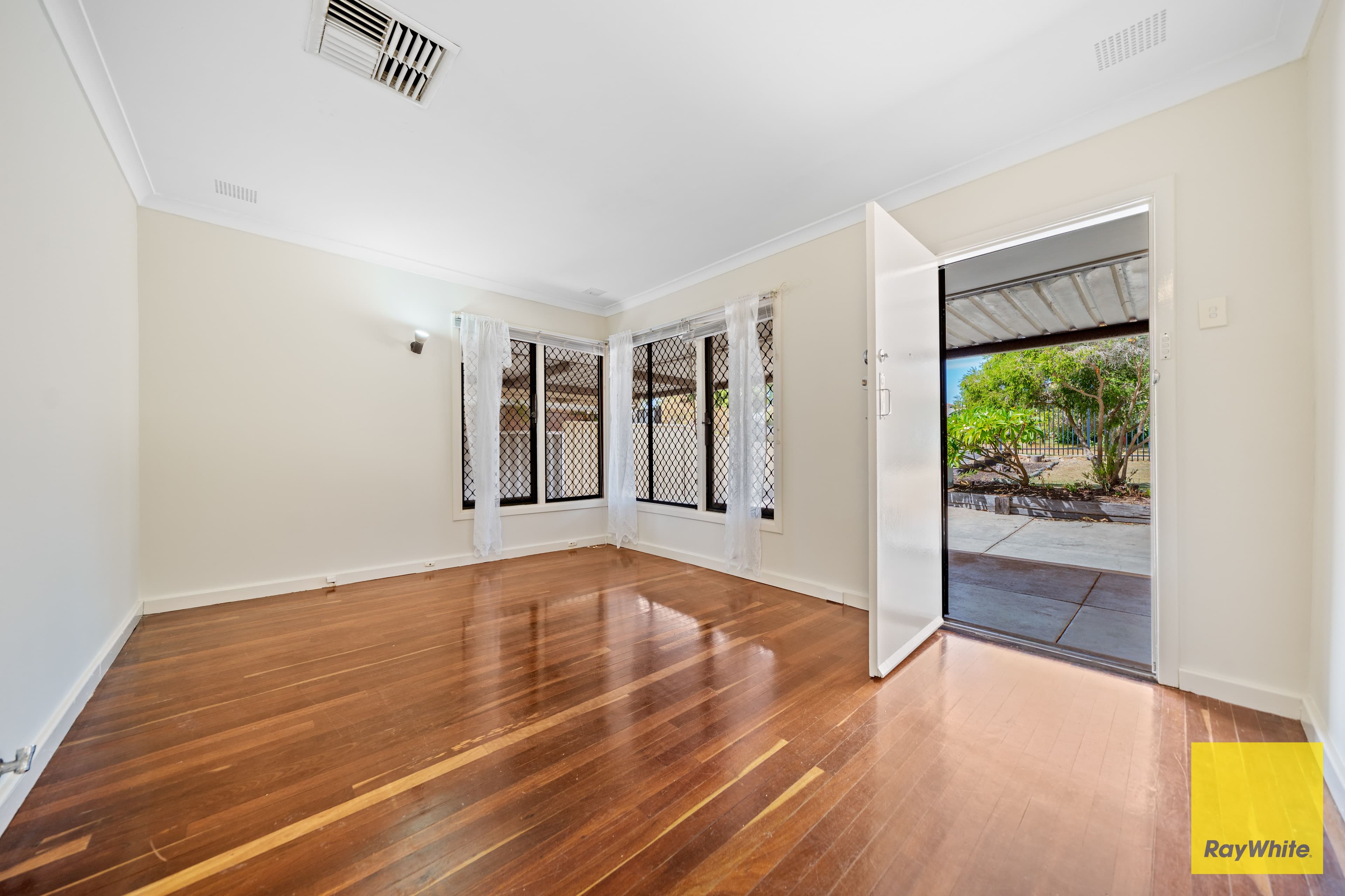 23 Harford Way, Girrawheen WA 6064, Girrawheen - Thumbnail 4