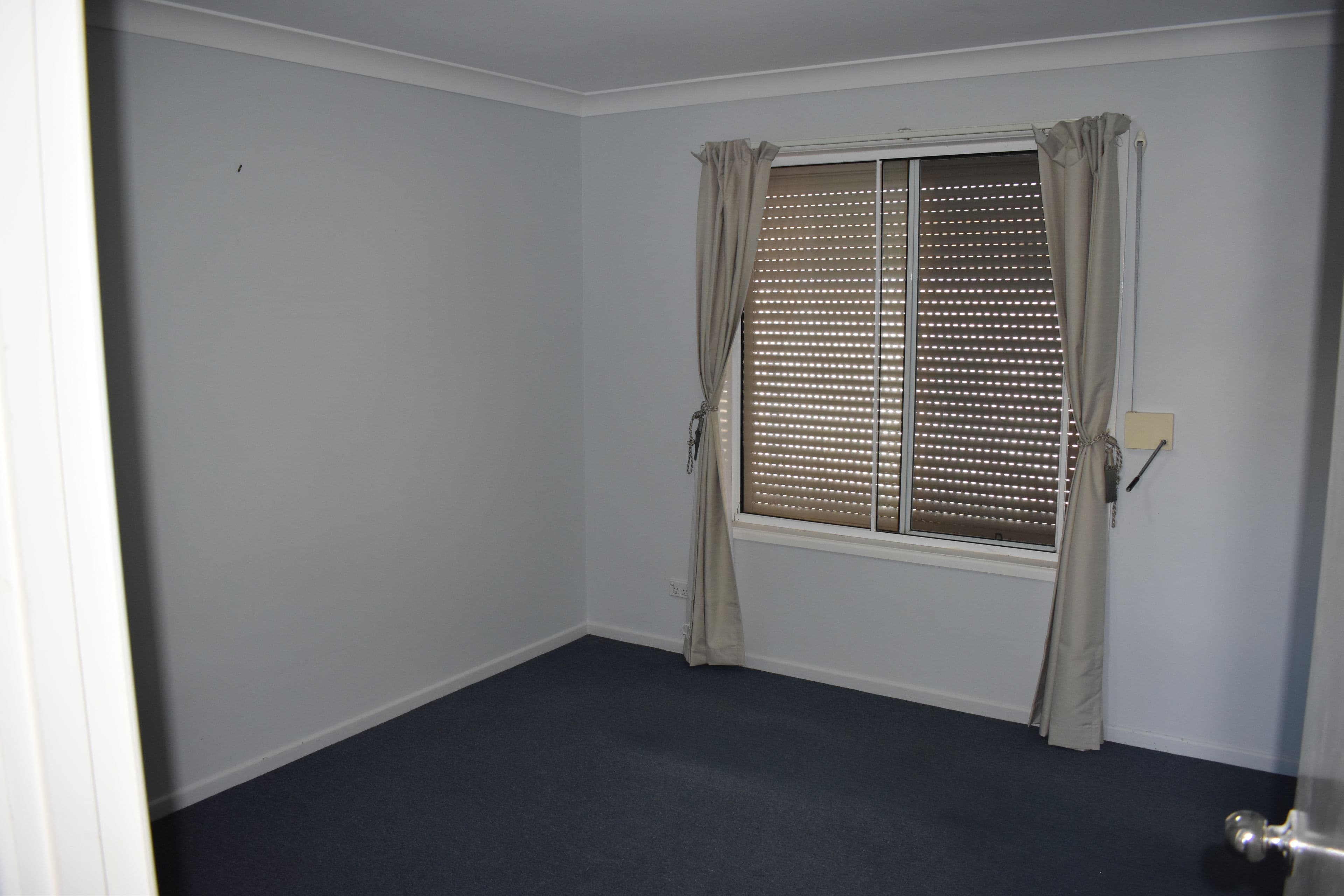 8 Crozier Crescent, Emerald QLD 4720, Emerald - Thumbnail 5