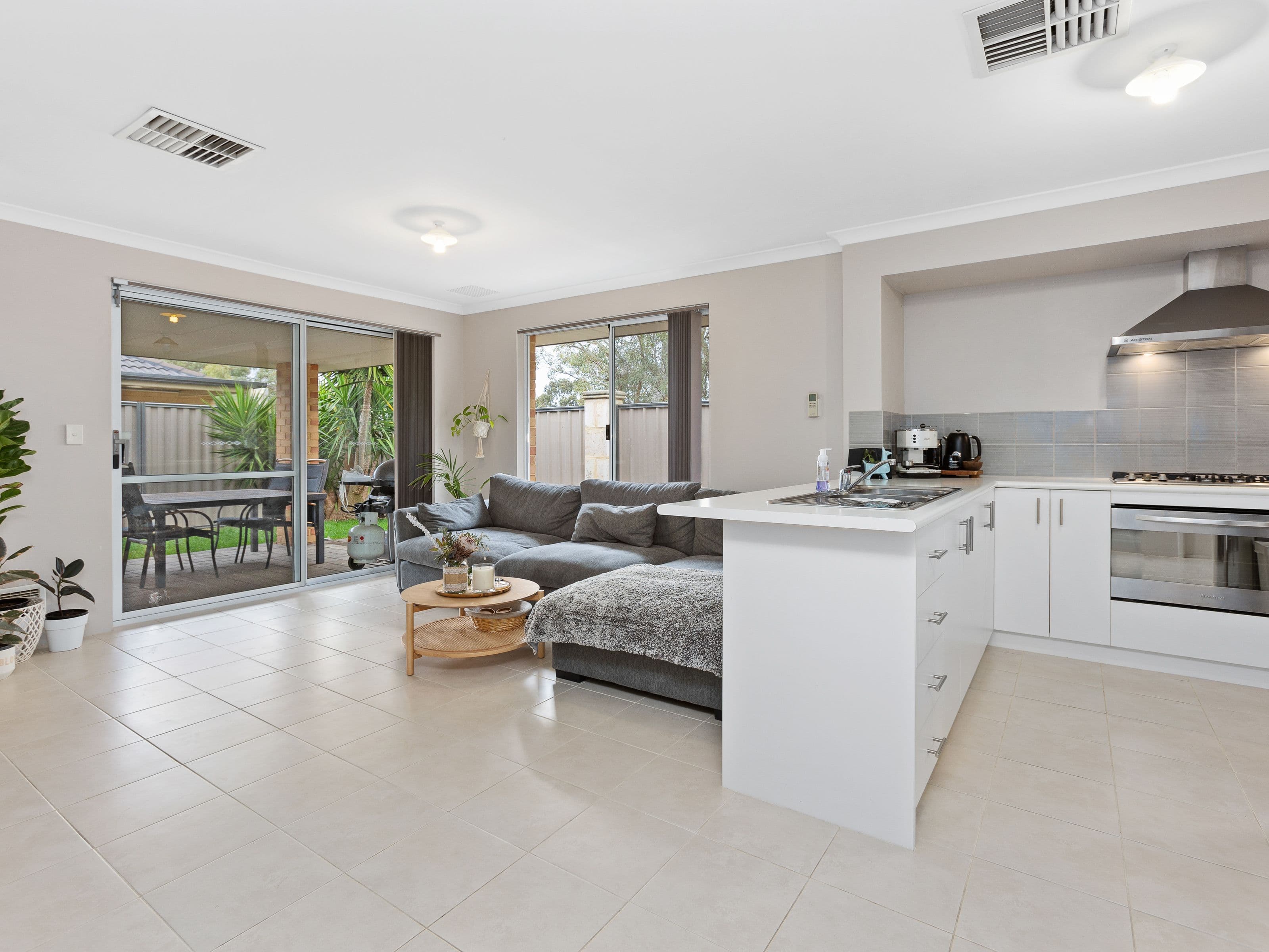 16 Frost Bend, Piara Waters WA 6112, Piara Waters - Thumbnail 3