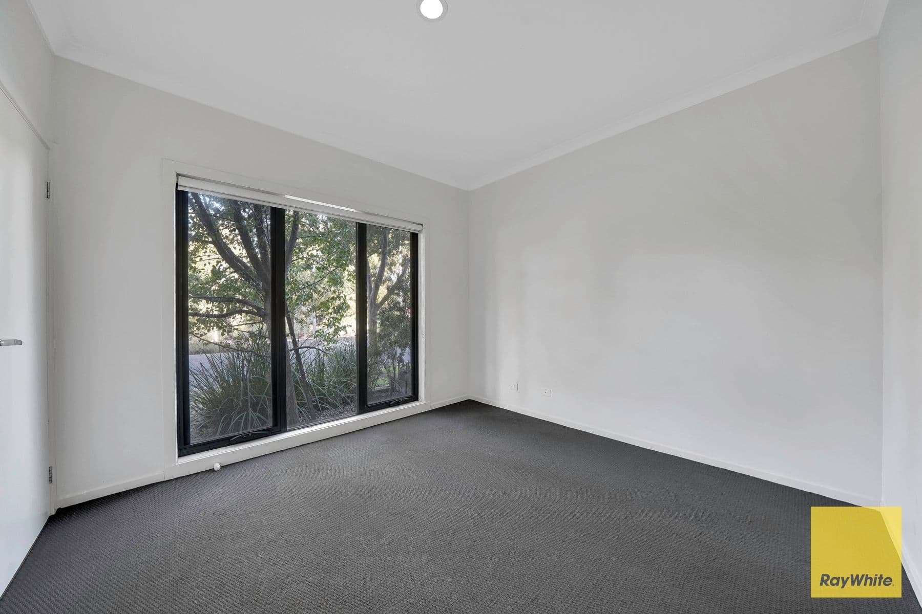 14 Luna Way, Point Cook VIC 3030, Point Cook - Thumbnail 2
