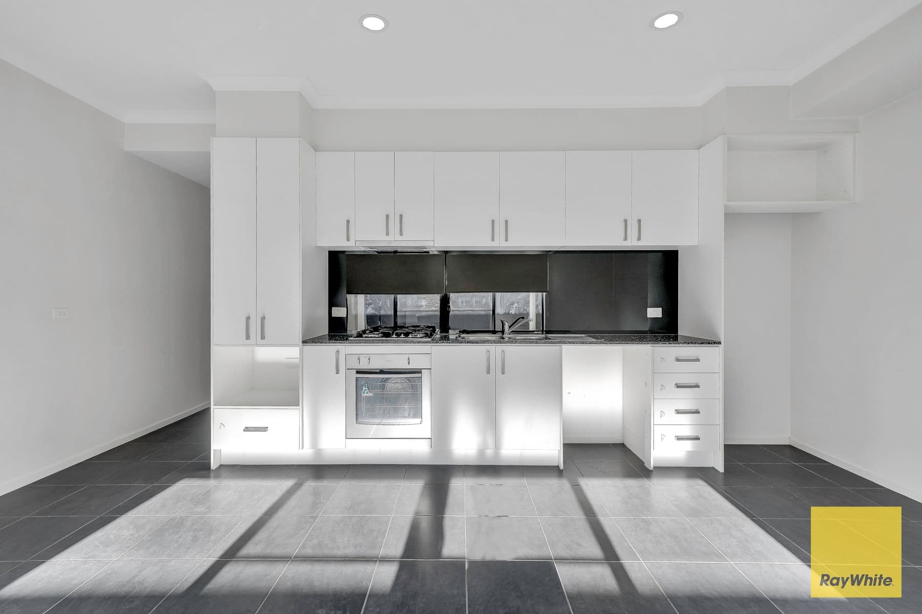14 Luna Way, Point Cook VIC 3030, Point Cook - Thumbnail 4