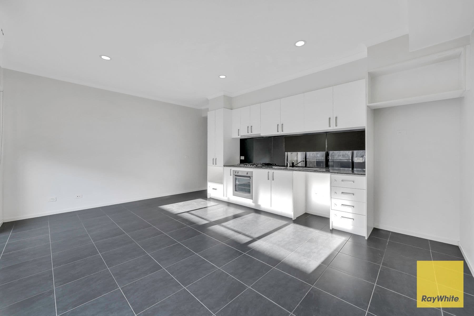 14 Luna Way, Point Cook VIC 3030, Point Cook - Thumbnail 5