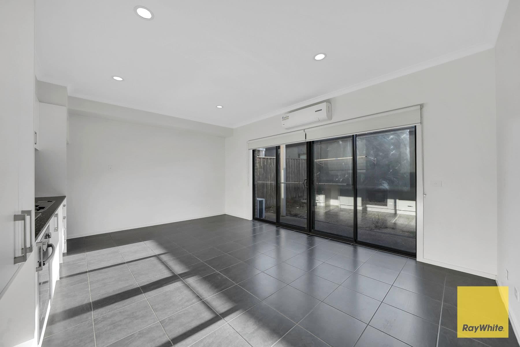 14 Luna Way, Point Cook VIC 3030, Point Cook - Thumbnail 7