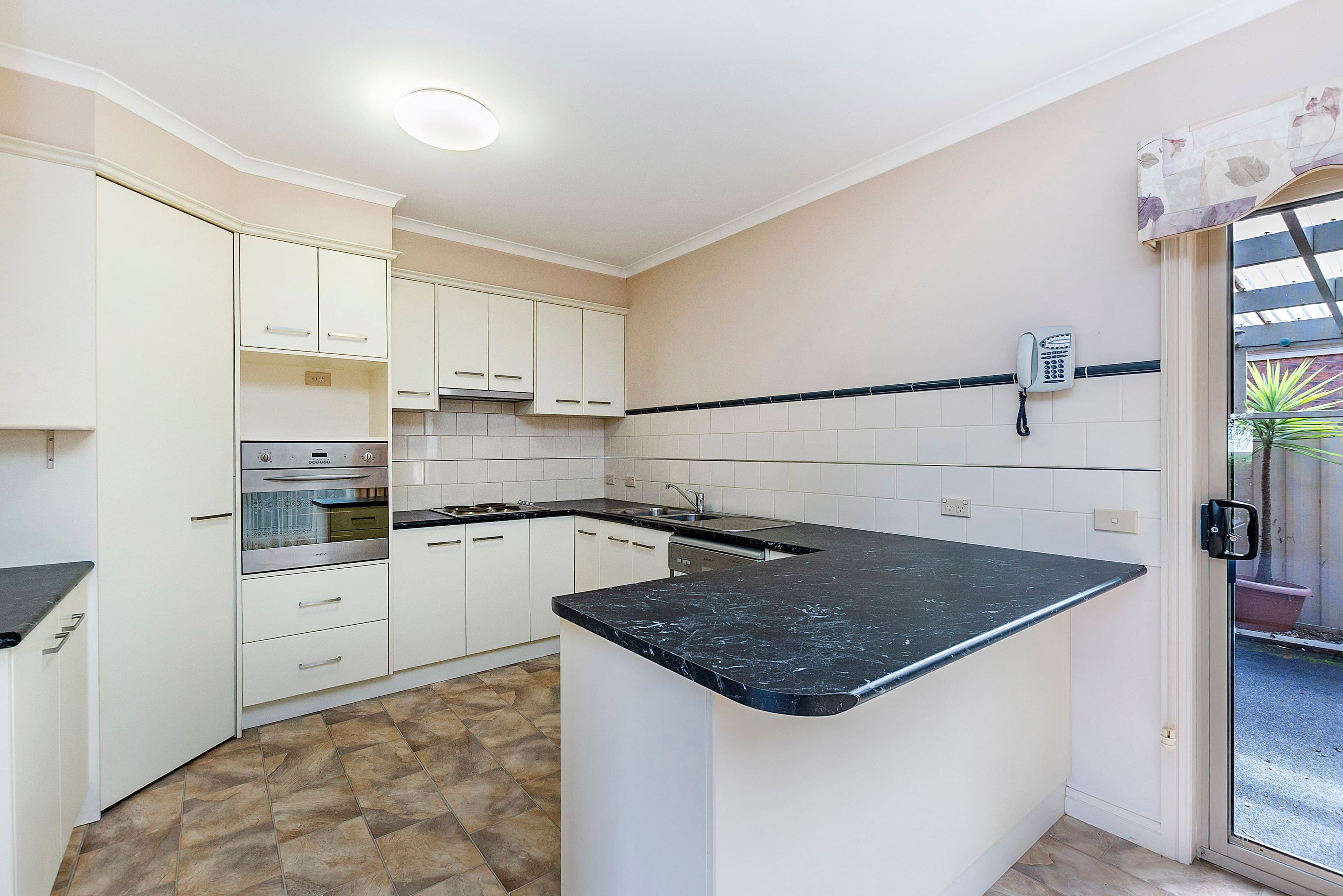 192 Commercial Road, Koroit VIC 3282, Koroit - Thumbnail 3