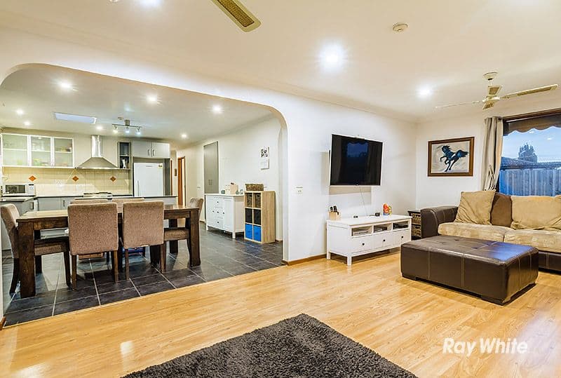 26 Gipps Crescent, Cranbourne North VIC 3977, Cranbourne North - Thumbnail 3