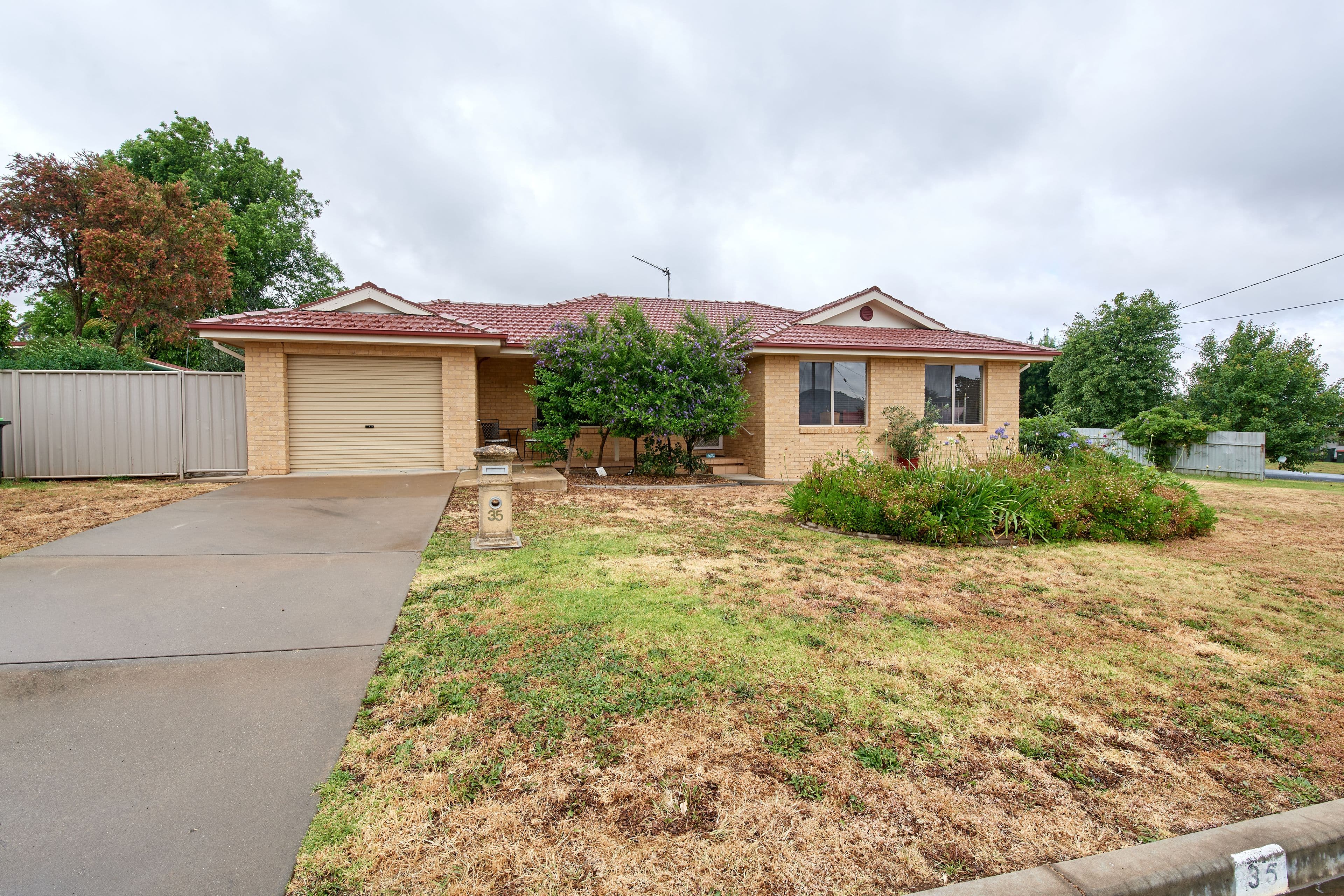 35 Pitt Street, Junee NSW 2663, Junee - Image 1