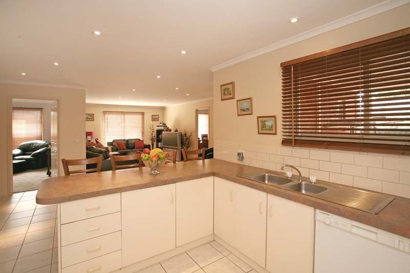 65 Capital Avenue, GLEN WAVERLEY VIC 3150, Glen Waverley - Thumbnail 3