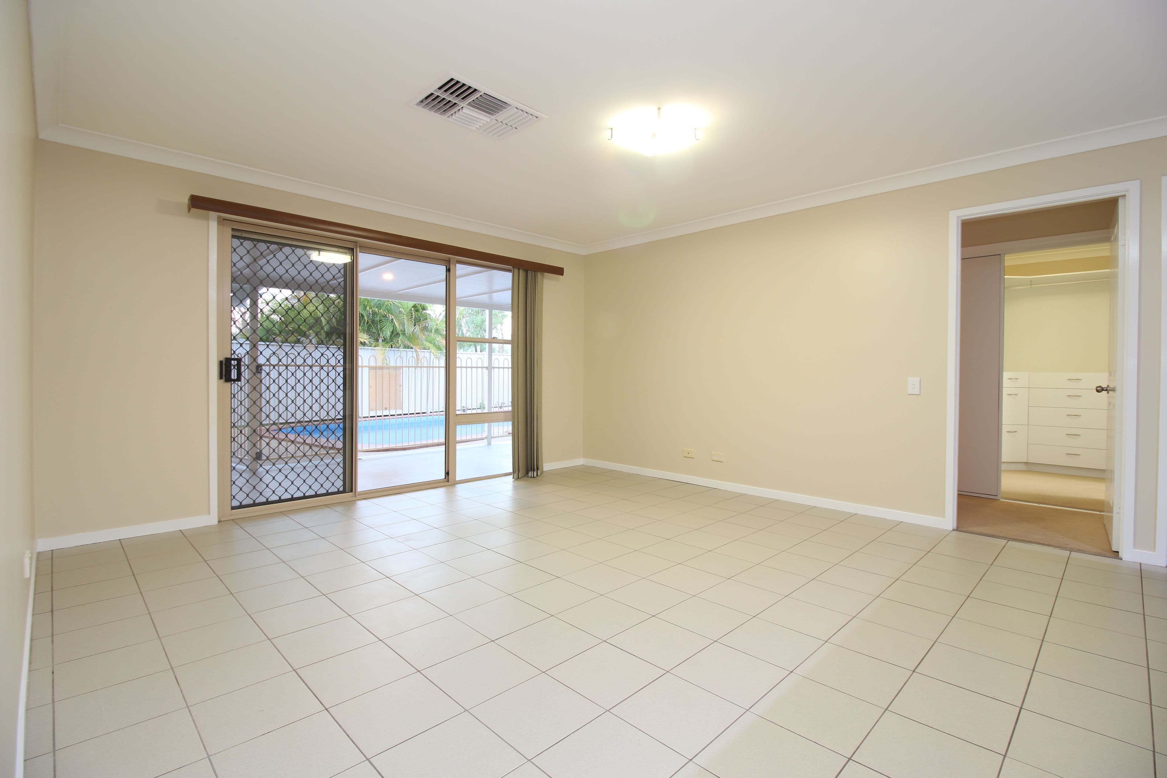 12 Russ Layton Drive, Emerald QLD 4720, Emerald - Thumbnail 8