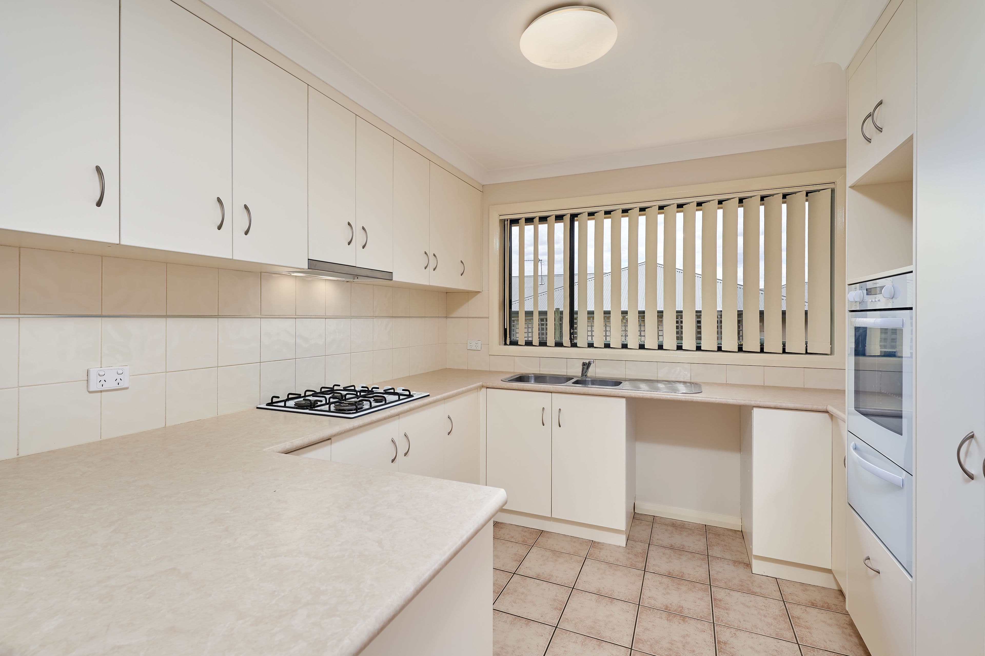 11 Protea Place, Forest Hill - Thumbnail 2