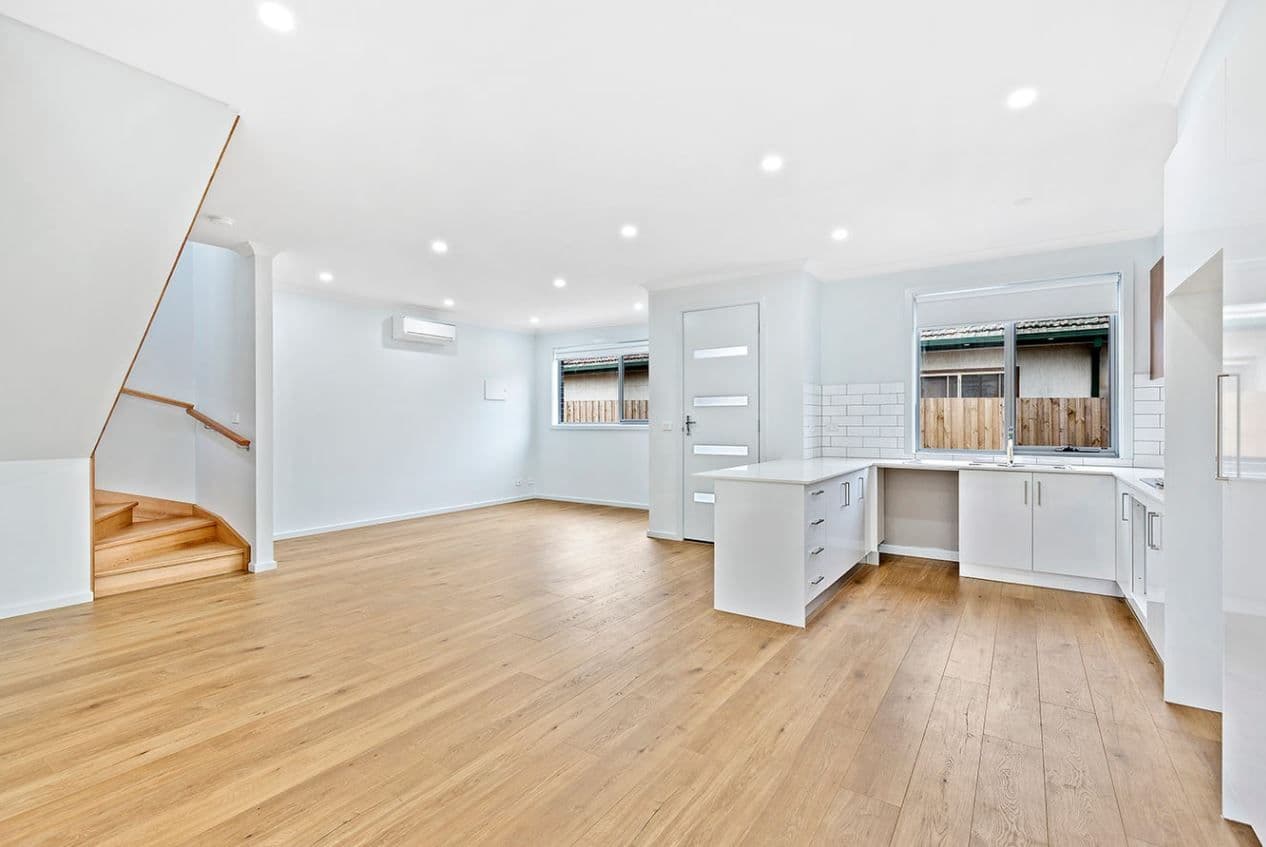4 Suffolk Street, Reservoir VIC 3073, Reservoir - Thumbnail 2