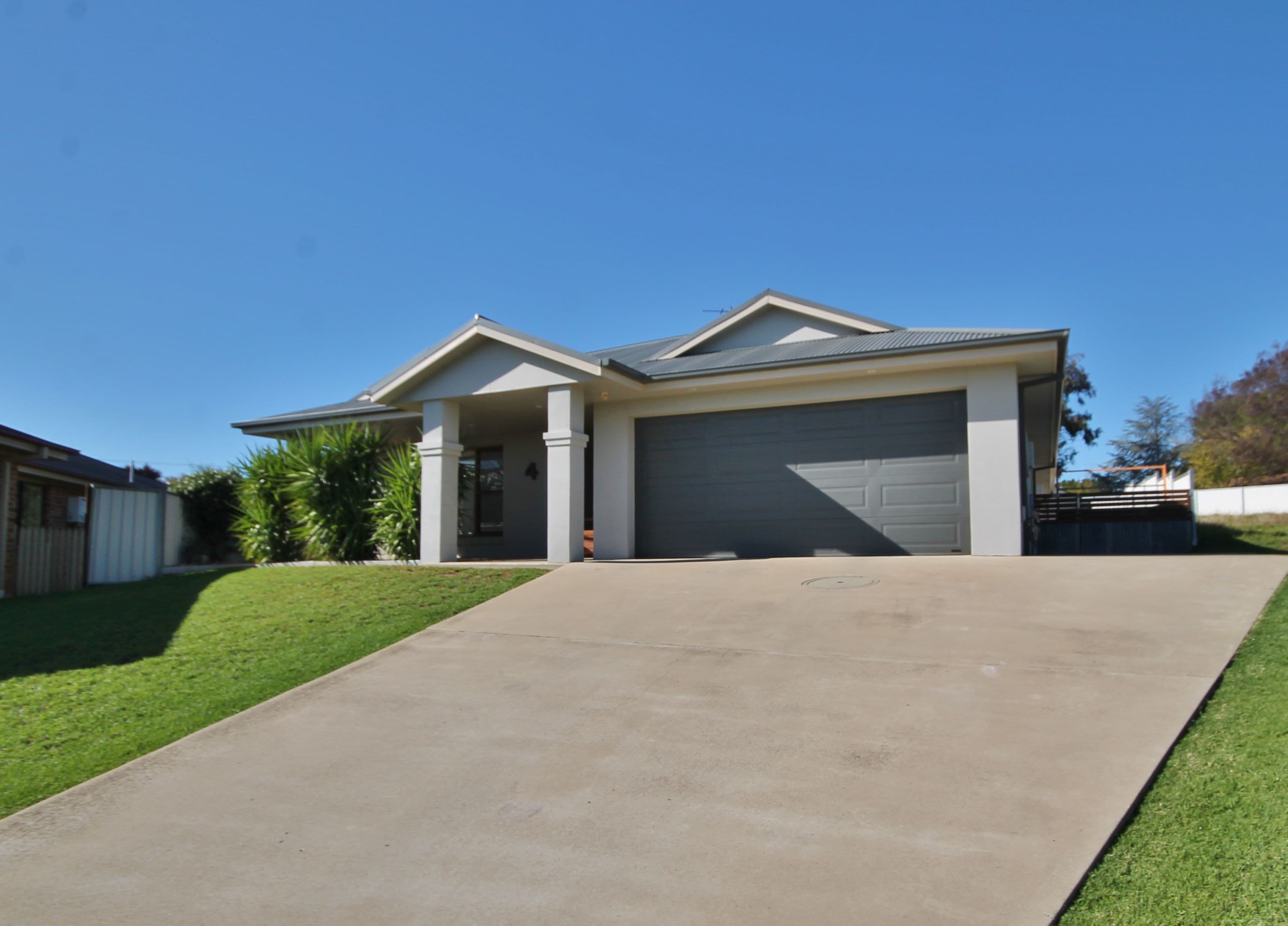 4 Gold Court, Young - Image 1