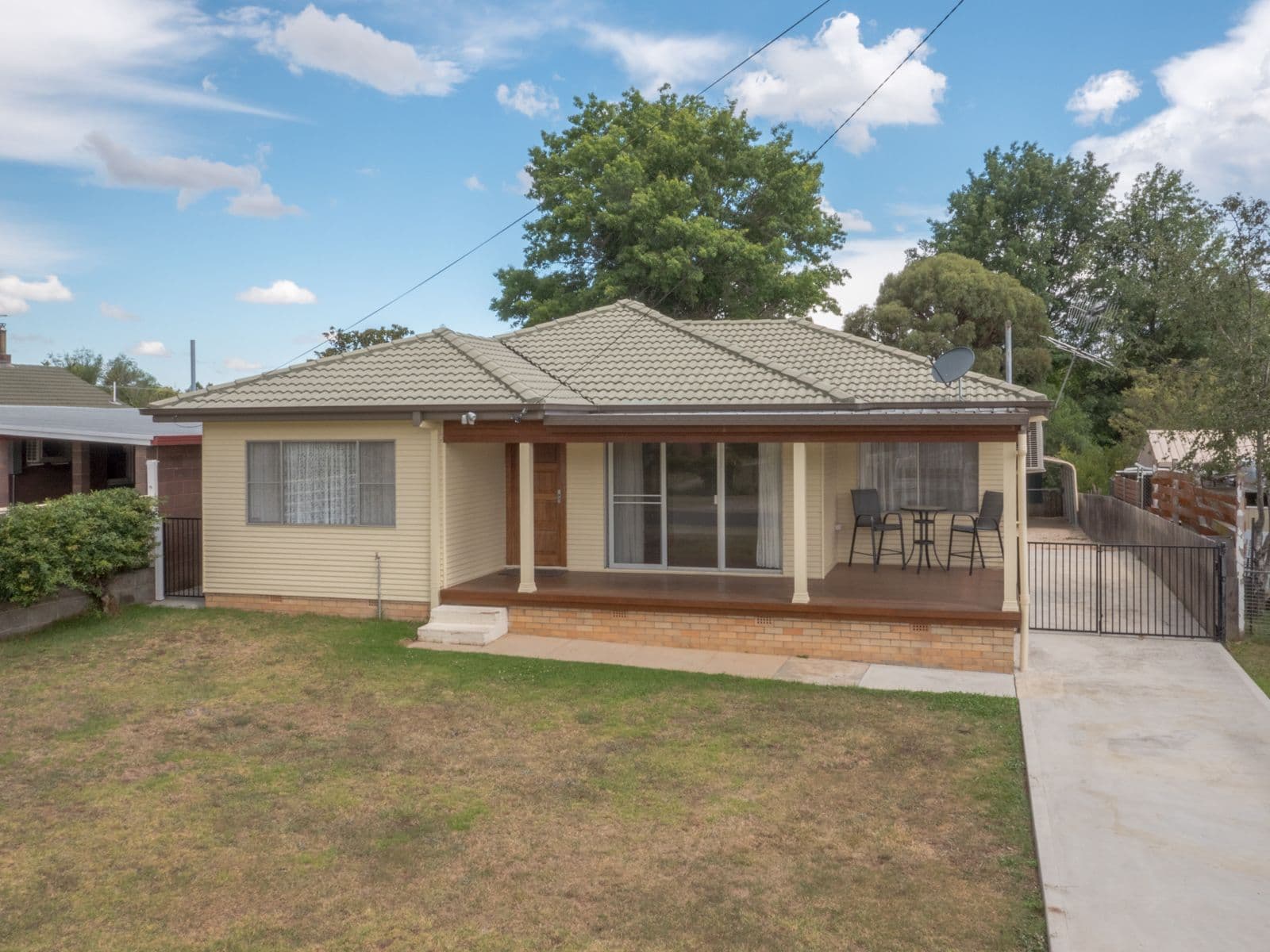9 Holmes Avenue, Armidale - Image 1
