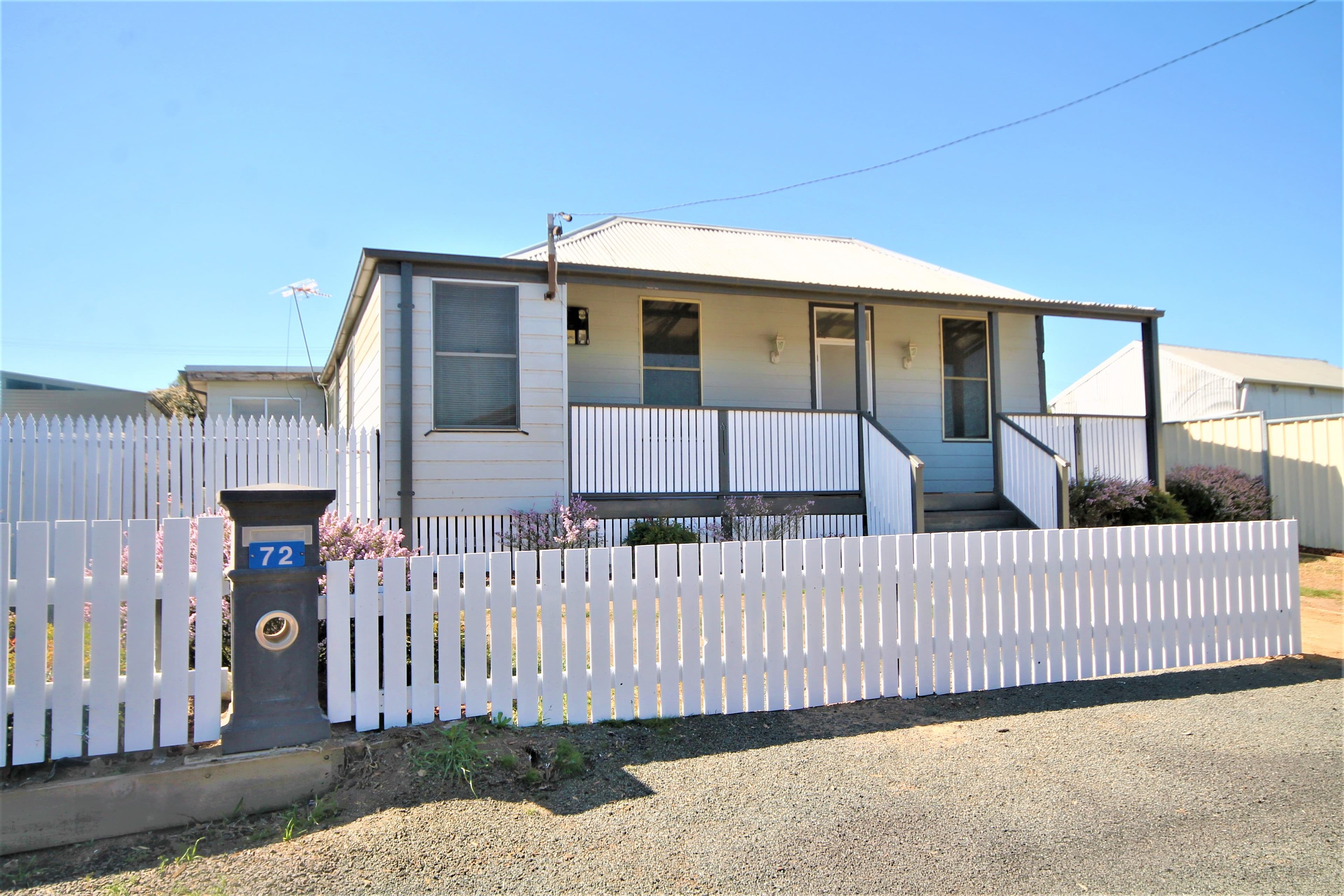 72 Edwards Street, Young - Image 1