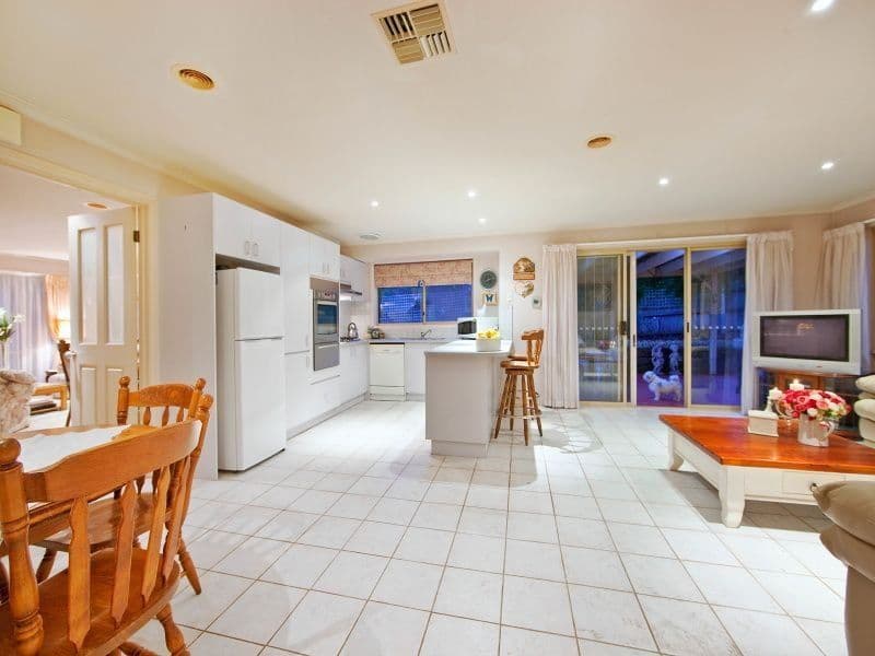 8 Tintern Grove, CHELTENHAM VIC 3192, Cheltenham - Thumbnail 2