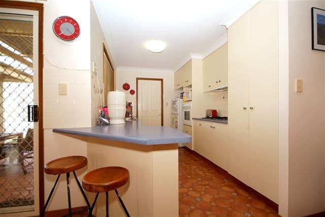 9 Stoneyhurst Court, GLENVALE QLD 4350, Glenvale - Thumbnail 4