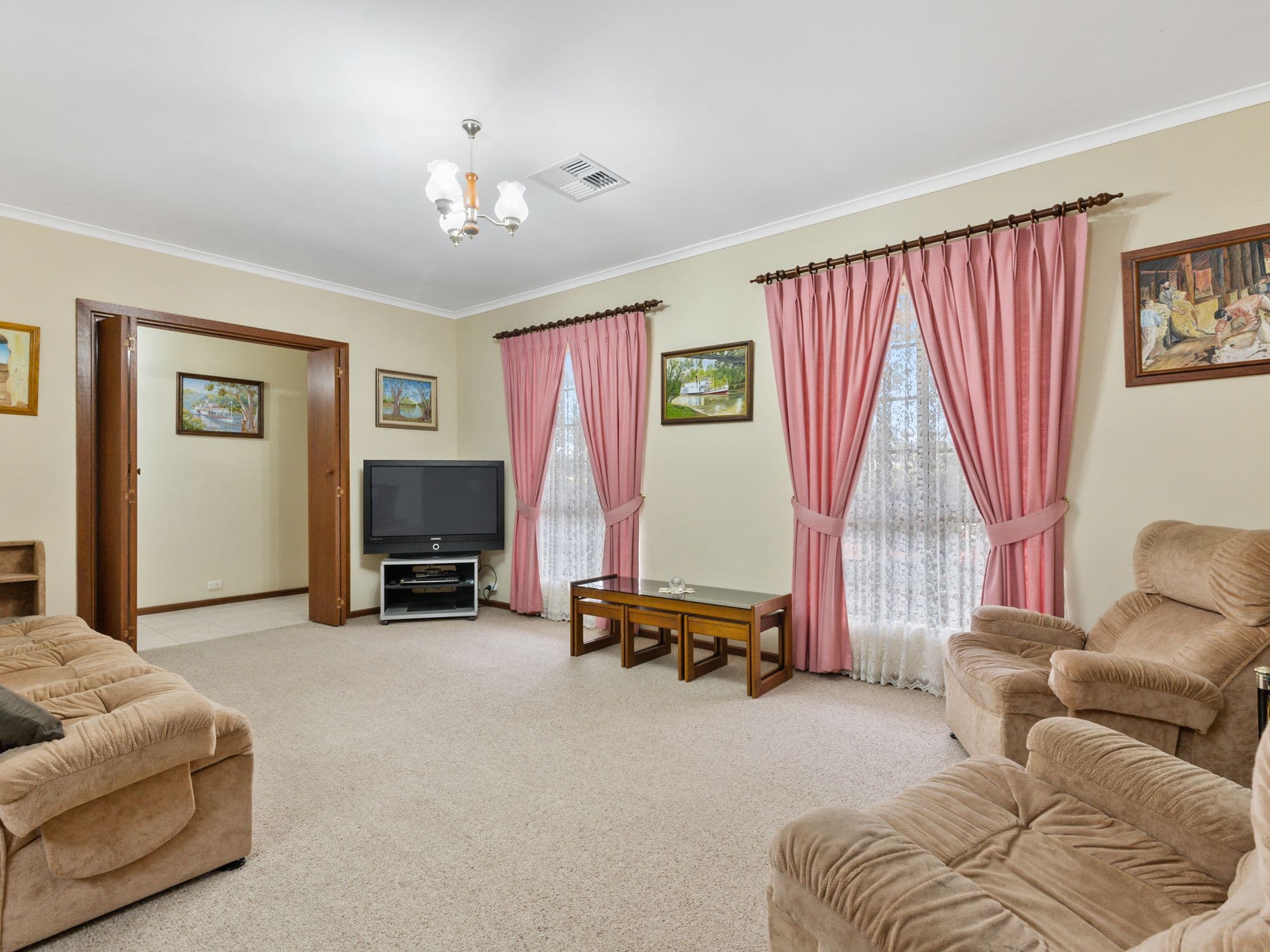 2 Roxanne Street, Happy Valley SA 5159, Happy Valley - Thumbnail 4