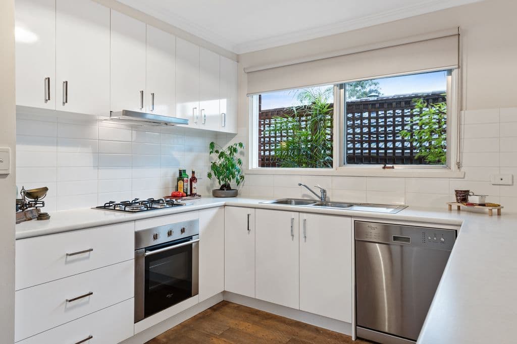 13 Bishop Avenue, Diamond Creek VIC 3089, Diamond Creek - Thumbnail 2