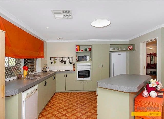 59 Lakeshore Close, BALLAJURA WA 6066, Ballajura - Thumbnail 2