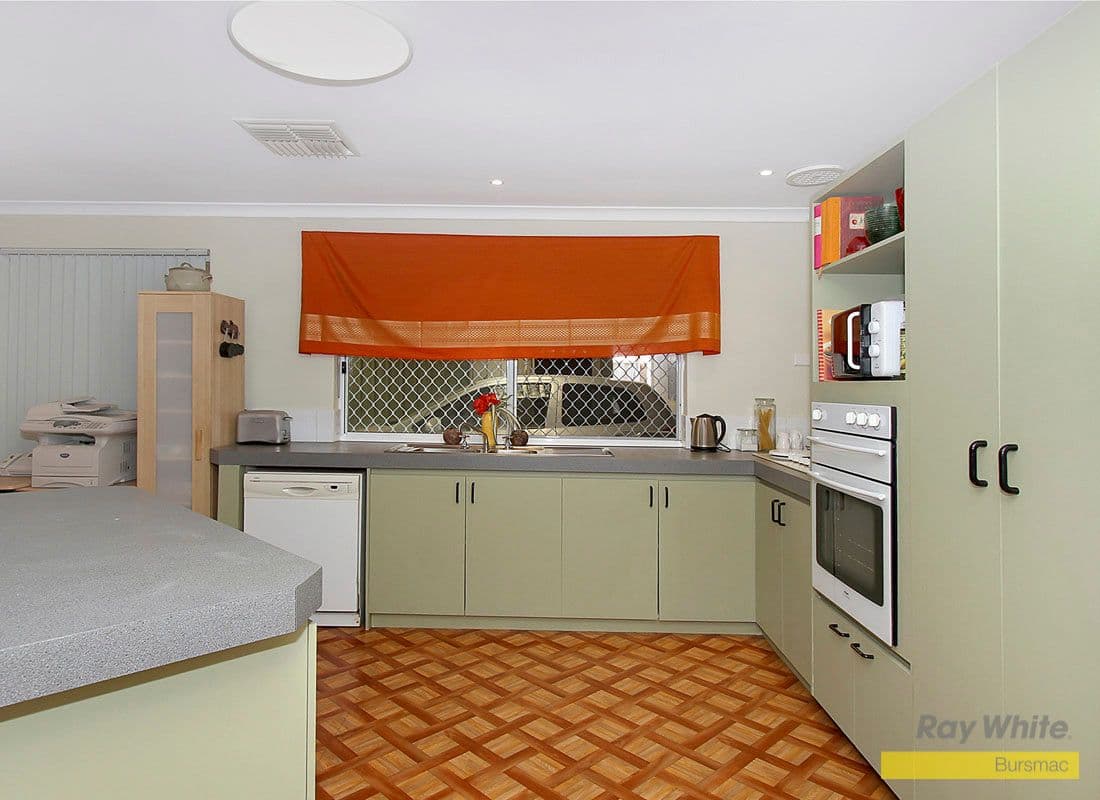 59 Lakeshore Close, BALLAJURA WA 6066, Ballajura - Thumbnail 3