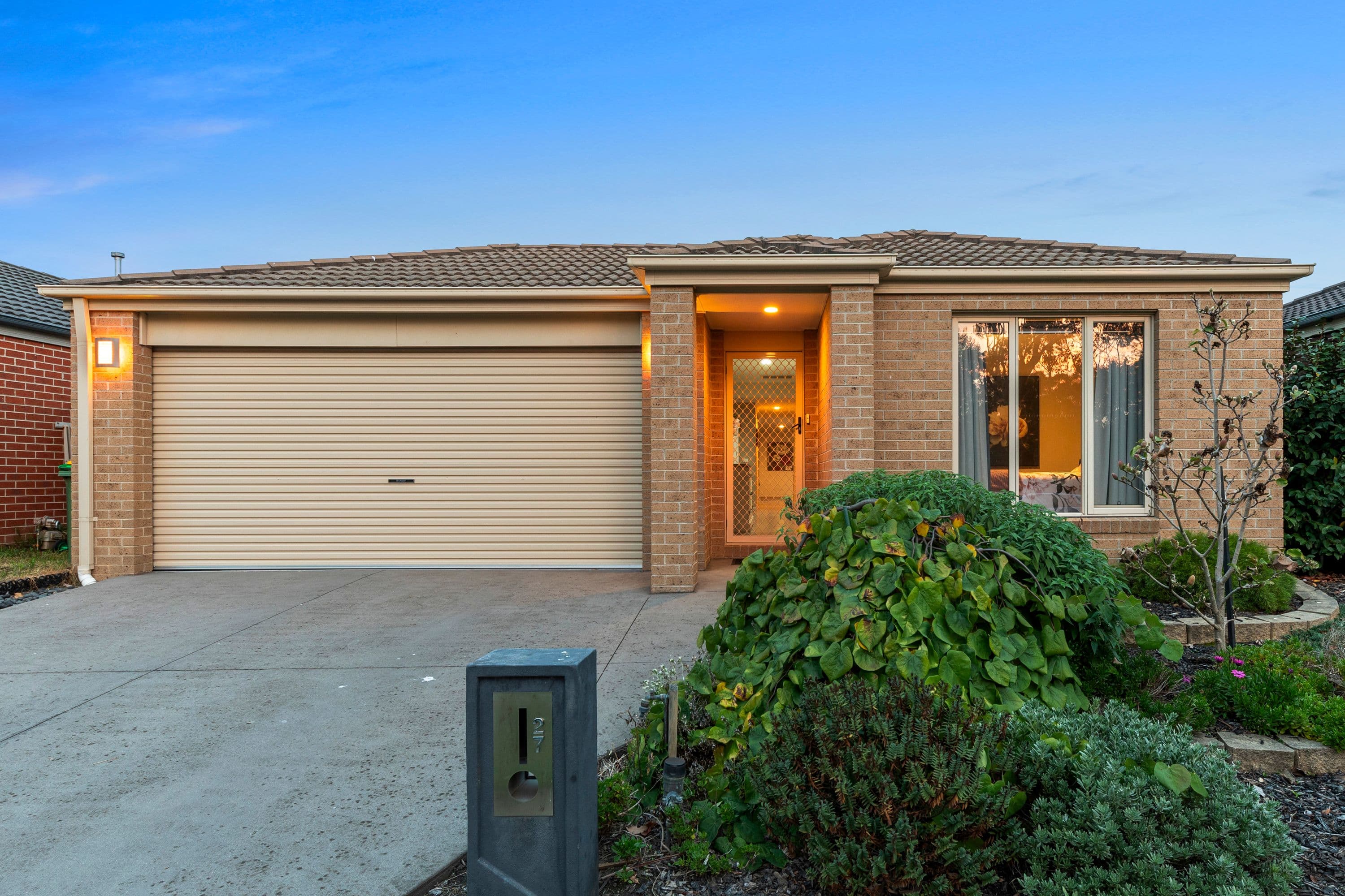 27 Stanhope Place, Pakenham VIC 3810, Pakenham - Thumbnail 2