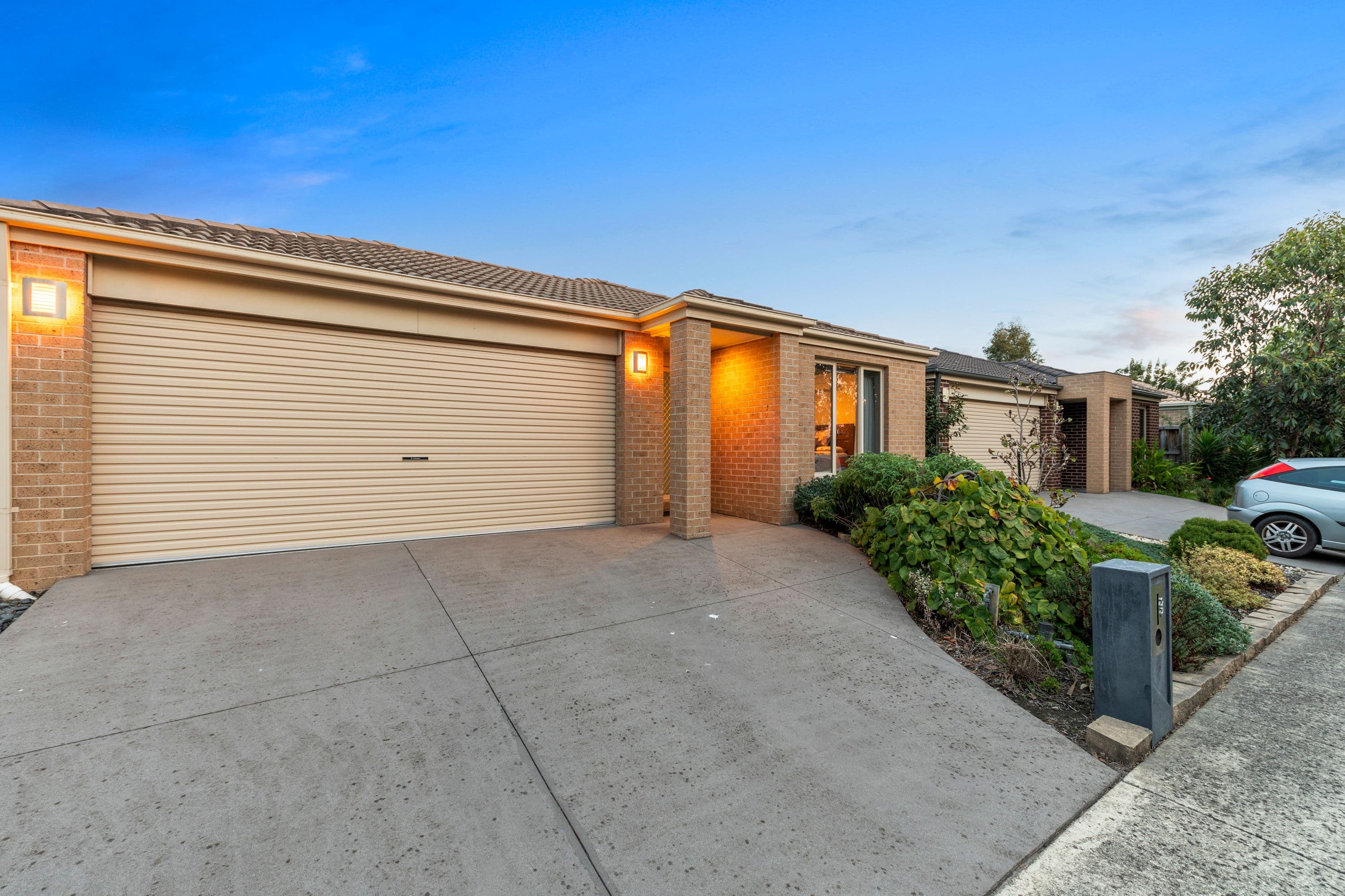 27 Stanhope Place, Pakenham VIC 3810, Pakenham - Thumbnail 3