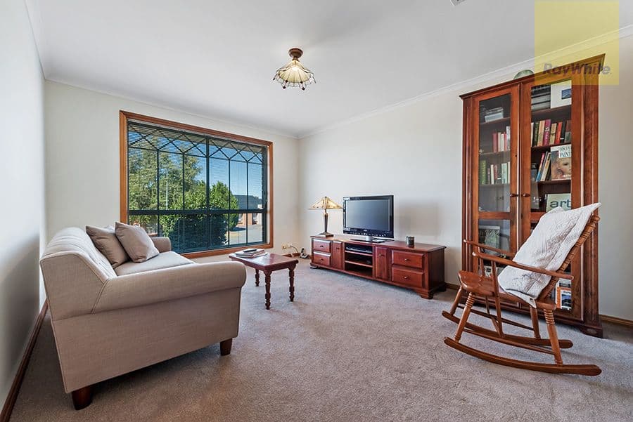 11 Smeaton Court, Craigieburn VIC 3064, Craigieburn - Thumbnail 2