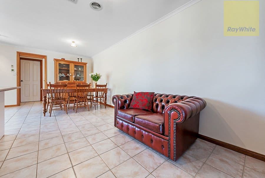 11 Smeaton Court, Craigieburn VIC 3064, Craigieburn - Thumbnail 4