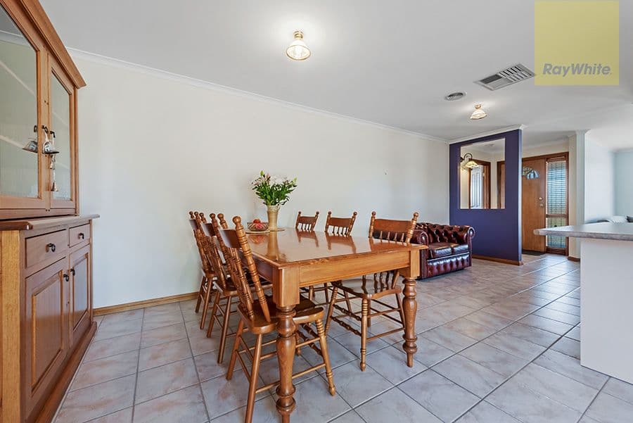 11 Smeaton Court, Craigieburn VIC 3064, Craigieburn - Thumbnail 5